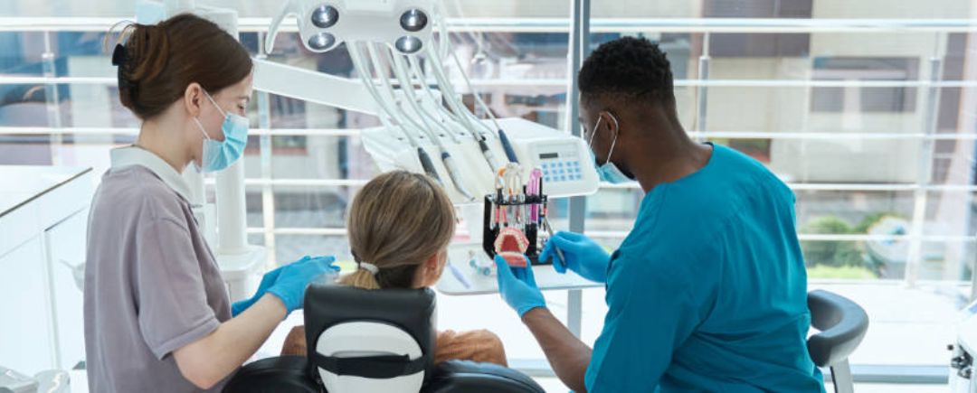 Urgencias Odontológicas:&nbsp;-&nbsp;Blanqueamiento dental en dientes no vitales