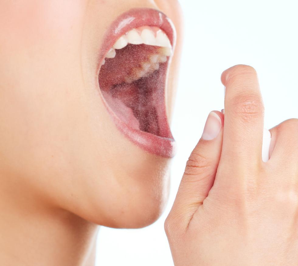 ¿Por qué el mal aliento aparece incluso si tienes buena higiene?